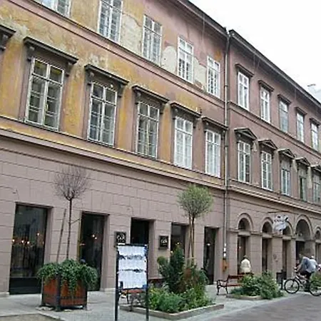 Central Ernesto Budapest